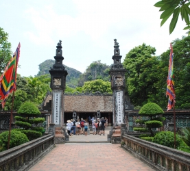 Luxury Hoa Lu - Mua Cave - Tam Coc  1 day tour